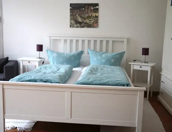 Schlafzimmer FeWo Gartenblick